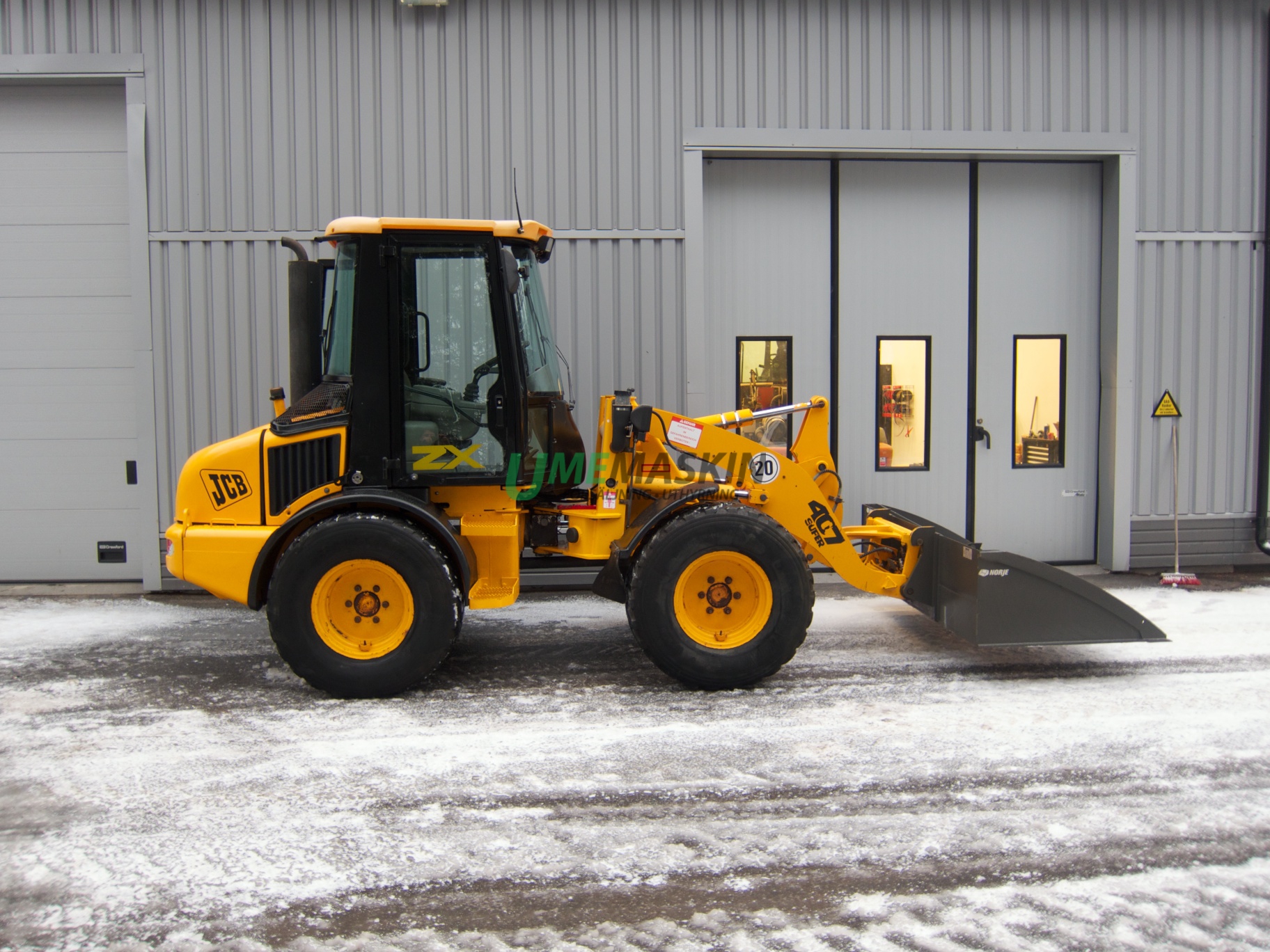 JCB 407ZX -01