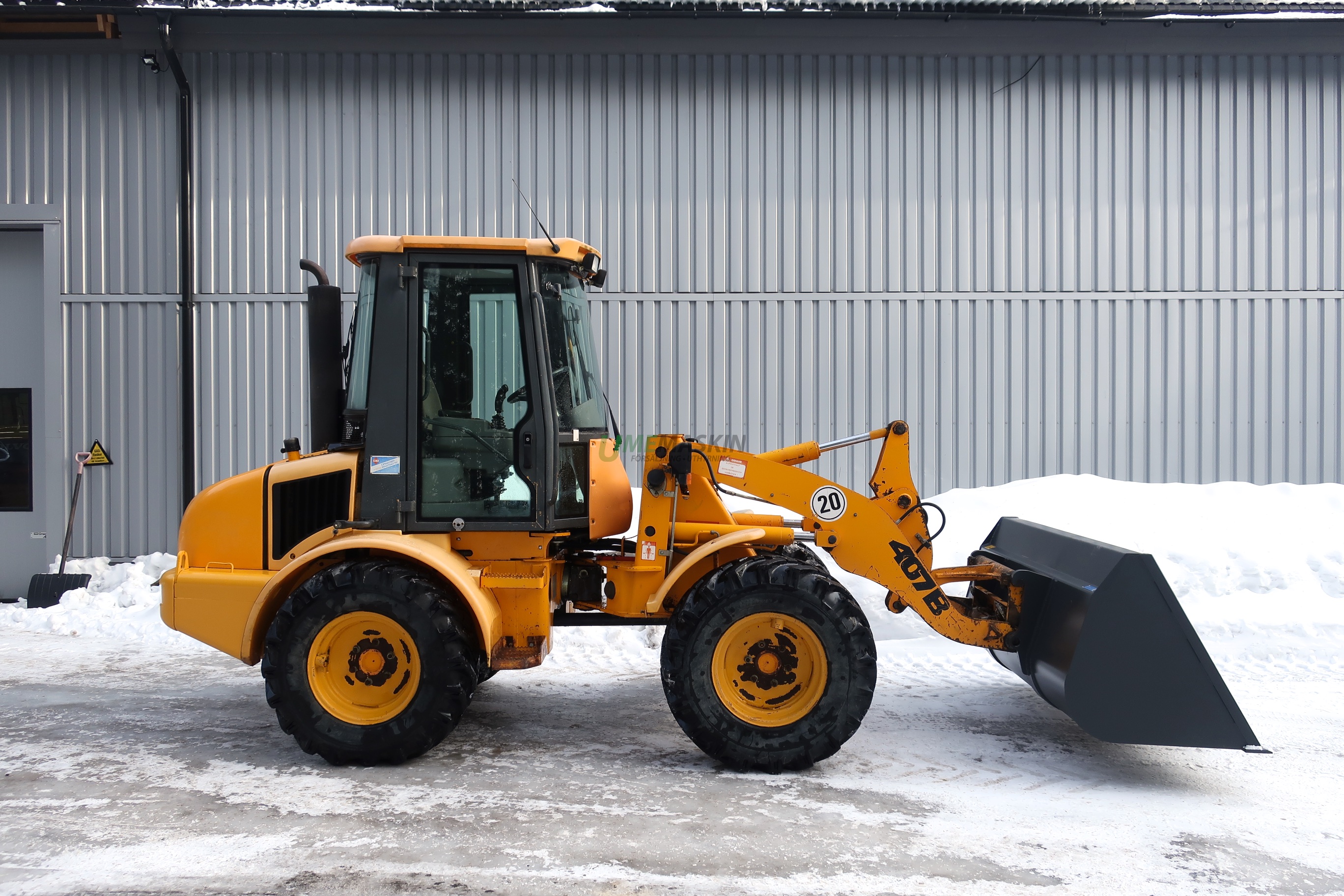 JCB 407B -97