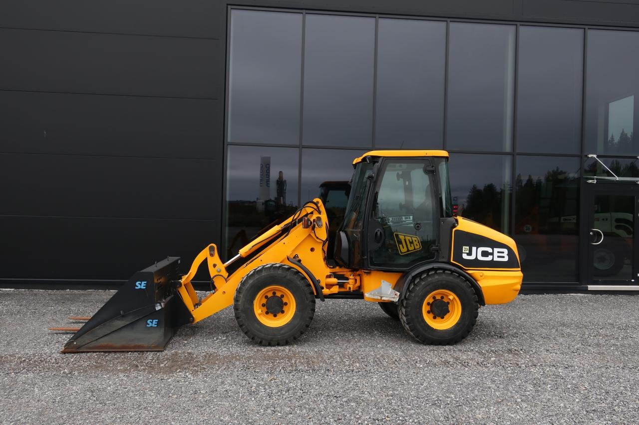 JCB 406 -05