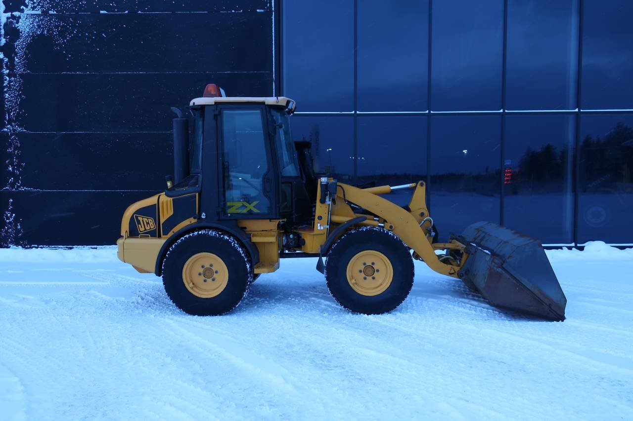 JCB 407B
