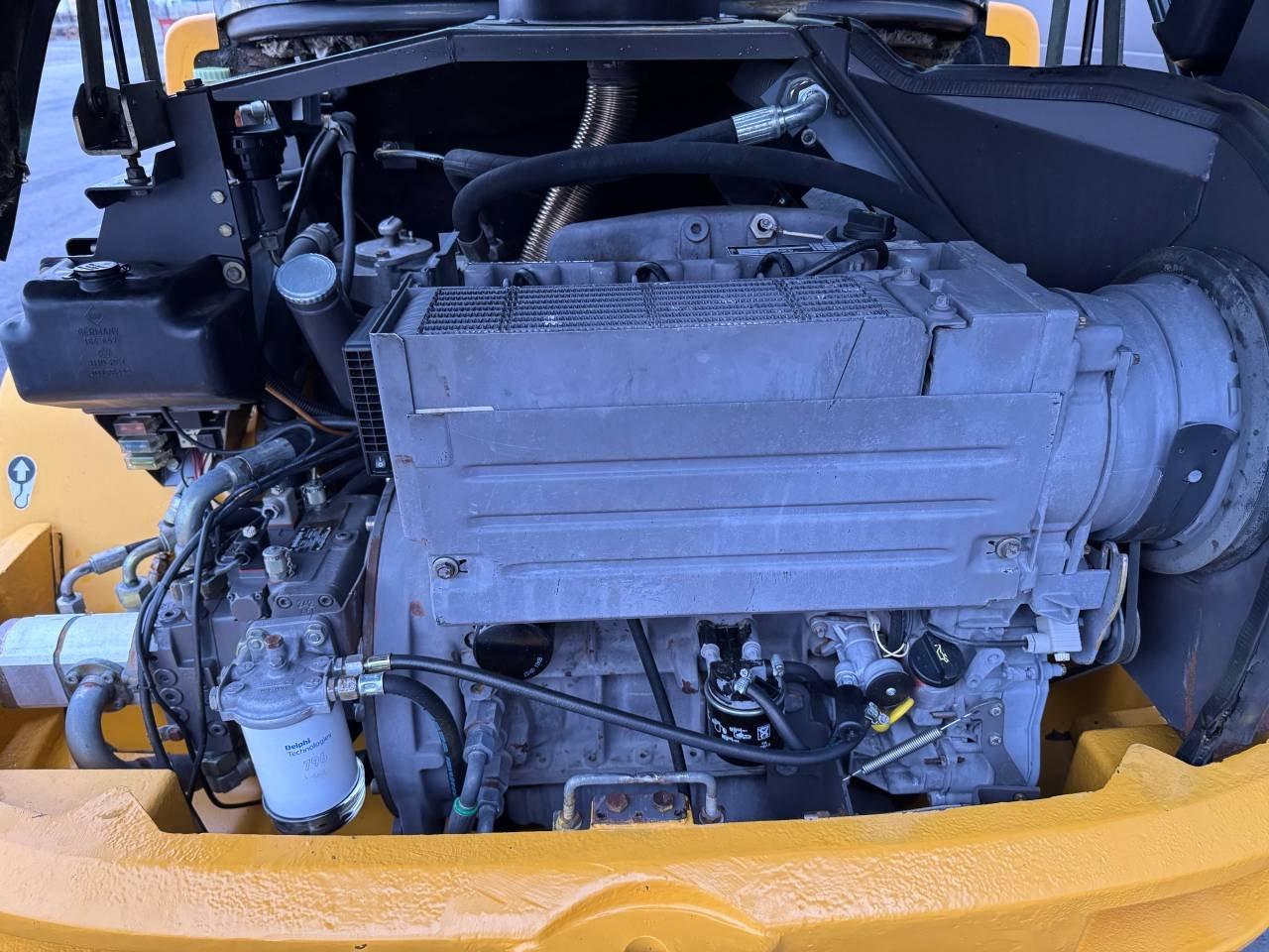 Bild på Volvo L30B med planerskopa o gafflar