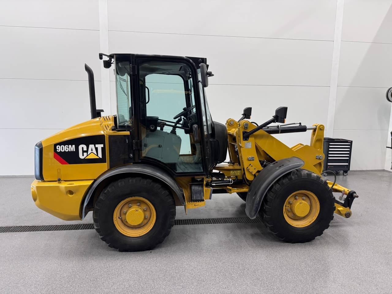 Cat 906M Med nya redskap